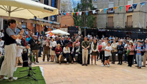 AIKE llena la Plaza del Concejo con la celebración del Día de Castilla