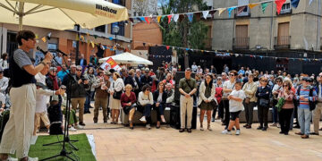 AIKE llena la Plaza del Concejo con la celebración del Día de Castilla