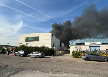 Arde una empresa de reciclaje en el polígono de Marchamalo