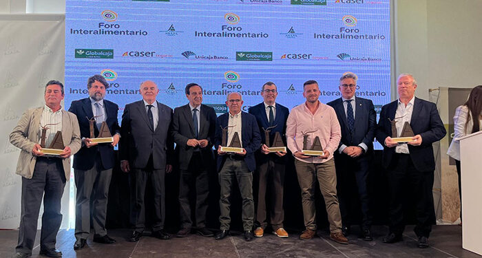 Asaja Cuenca entrega sus reconocimientos anuales en un multitudinario acto de clausura de su Asamblea general 1 Asaja Cuenca entrega sus reconocimientos anuales en un multitudinario acto de clausura de su Asamblea general