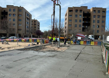 Avanzan las obras del área infantil de Las Cañadillas con la solera de hormigón previa a la instalación del suelo de caucho y los elementos de juego