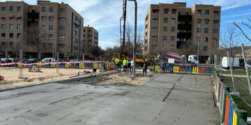 Avanzan las obras del área infantil de Las Cañadillas con la solera de hormigón previa a la instalación del suelo de caucho y los elementos de juego