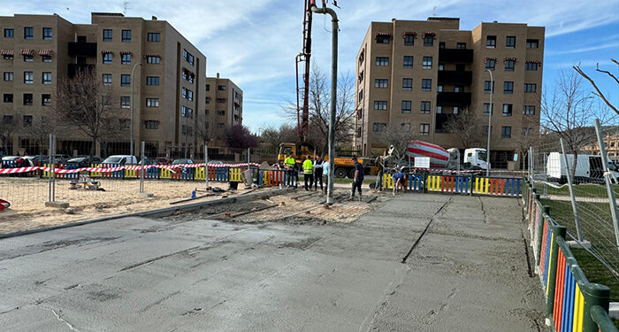 Avanzan las obras del área infantil de Las Cañadillas con la solera de hormigón previa a la instalación del suelo de caucho y los elementos de juego 1 Avanzan las obras del área infantil de Las Cañadillas con la solera de hormigón previa a la instalación del suelo de caucho y los elementos de juego