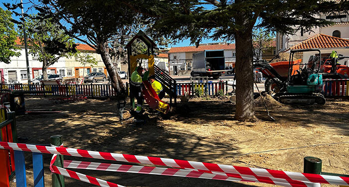 Avanzan las obras para la renovación integral del área infantil del barrio de Las Quinientas