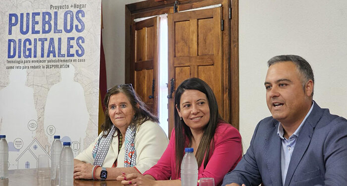 Castilla-La Mancha impulsa el uso de la tecnología para mejorar la autonomía de las personas mayores en el entorno rural