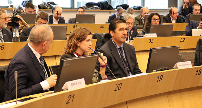 Castilla-La Mancha ratifica la declaración del intergrupo del vino del Comité Europeo de las Regiones en defensa del sector frente a conflictos comerciales injustificados 1 Castilla-La Mancha ratifica la declaración del intergrupo del vino del Comité Europeo de las Regiones en defensa del sector frente a conflictos comerciales injustificados