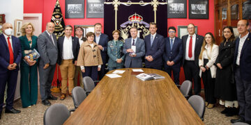 Page es nombrado presidente de honor de la Cofradía de Nuestra Señora de las Angustias