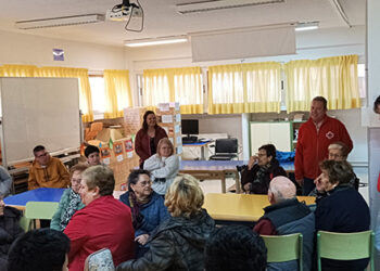 Cruz Roja impulsa la participación social de las personas mayores a través de encuentros con jóvenes en Iniesta
