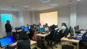 Dieciséis empresas y profesionales de ACESANC reciben formación sobre el uso de instragram en sus negocios