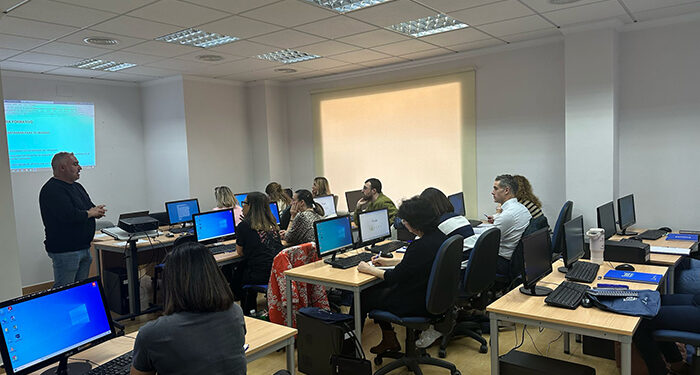 Dieciséis empresas y profesionales de ACESANC reciben formación sobre el uso de instragram en sus negocios