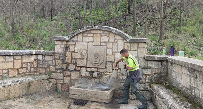 El Ayuntamiento de Cuenca lleva a cabo trabajos de limpieza y desinfección de las fuentes de la ciudad 1 El Ayuntamiento de Cuenca lleva a cabo trabajos de limpieza y desinfección de las fuentes de la ciudad