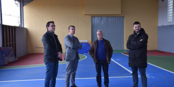 El Ayuntamiento de Jábaga acondiciona una pista cubierta en el colegio gracias a una ayuda de 10.800 euros de la Diputación