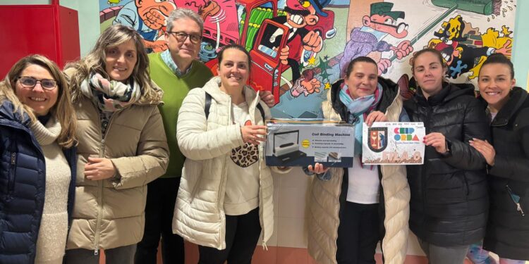 El CEIP Santa Ana de Cuenca colabora con un centro afectado por la DANA mediante una Fila 0