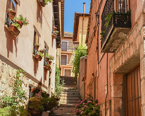 La despoblación rural en Castilla-La Mancha: iniciativas locales para atraer nuevos habitantes 1 El MITECO abre la convocatoria para destinar 29 millones de euros a proyectos para combatir la despoblación