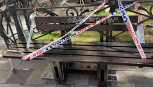 El PP critica que hayan pasado cuatro meses para recolocar un banco en Carretería