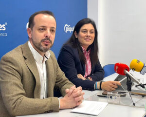 El PP en el Ayuntamiento de Cuenca denuncia la falta de gestión del alcalde y pide que se rescinda el contrato del servicio de transporte público