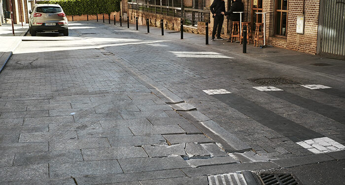 El PSOE pide diligencia a Guarinos para arreglar el suelo de la Plaza de San Esteban, y aledaños, levantado a menos de un año de su inauguración