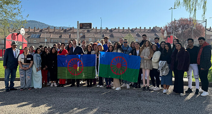 El Parque 8 de Abril de Cuenca estrena la placa que le da nombre en este Día Internacional del Pueblo Gitano 1 El Parque 8 de Abril de Cuenca estrena la placa que le da nombre en este Día Internacional del Pueblo Gitano