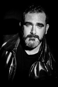 El escritor alcarreño Marto Pariente gana el Premio Ciudad de Santa Cruz de Novela Criminal 2025 con su obra 'Hierro Viejo'