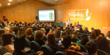 Gran participación en la charla sobre menopausia con Marta Marcé celebrada en la Sala Tragaluz