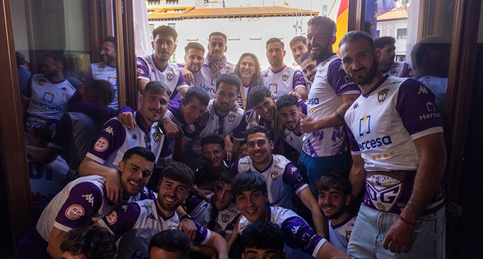 Guarinos recibe al Deportivo Guadalajara tras su histórico ascenso con fiesta para la afición en la Plaza Mayor 1 Guarinos recibe al Deportivo Guadalajara tras su histórico ascenso con fiesta para la afición en la Plaza Mayor