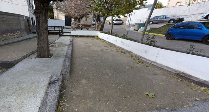 IU solicita la retirada de material tóxico en un parque público de Alcocer