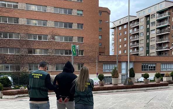 La Guardia Civil detiene a dos personas tras secuestrar y agredir violentamente a un joven que volvía a Cabanillas andando desde Guadalajara 1 La Guardia Civil detiene a dos personas tras secuestrar y agredir violentamente a un joven que volvía a Cabanillas andando desde Guadalajara