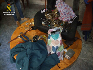 La Guardia Civil detiene en San Clemente a tres personas por tres delitos de robo con violencia y dos de lesiones