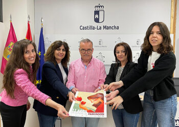 La Junta y la Asociación Parkinson Cuenca lanzan un mensaje a enfermos y familiares para que sepan que “no están solos” 8 La Junta y la Asociación Parkinson Cuenca lanzan un mensaje a enfermos y familiares para que sepan que “no están solos”
