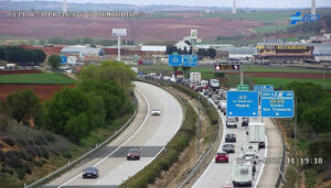 Reabierta la A-3 sentido Madrid a la altura de Honrubia 2 La colisión entre un turismo y un camión obliga a cortar la A-3 sentido Madrid en el kilómetro 166
