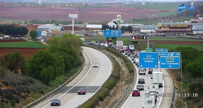 Reabierta la A-3 sentido Madrid a la altura de Honrubia 1 La colisión entre un turismo y un camión obliga a cortar la A-3 sentido Madrid en el kilómetro 166