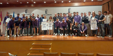 La delegada de la Junta transmite al Club Deportivo Guadalajara la felicitación y el orgullo del Gobierno regional por su ascenso