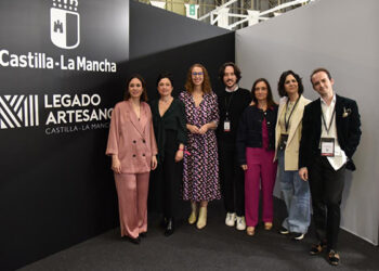 La diseñadora de Guadalajara Raquel López brilla en la Barcelona Bridal Fashion Week, junto a artesanas y artesanos de la región