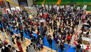 La segunda feria de empleo de Guadalajara organizada por Cruz Roja duplica participantes y logra traspasar las 3.000 entrevistas realizadas en una mañana.