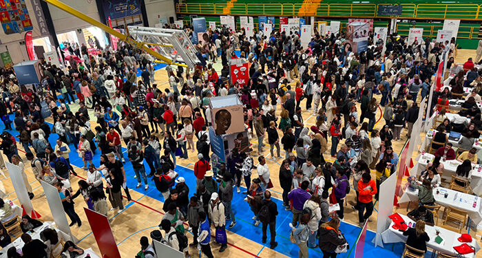 La segunda feria de empleo de Guadalajara organizada por Cruz Roja duplica participantes y logra traspasar las 3.000 entrevistas realizadas en una mañana.