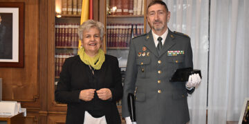 La subdelegada del Gobierno da la bienvenida al capitán Carlos Muñoz, nuevo mando de la Comandancia de la Guardia Civil en Cuenca