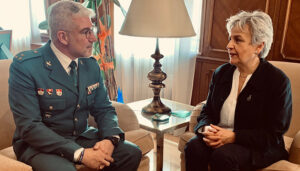 La subdelegada del Gobierno en Cuenca recibe al nuevo capitán de la Guardia Civil
