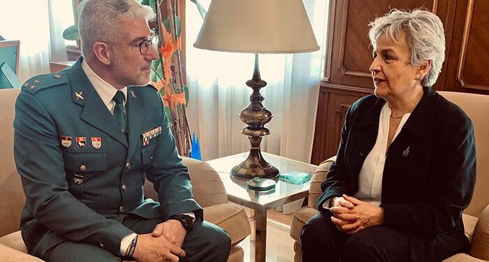 La subdelegada del Gobierno en Cuenca recibe al nuevo capitán de la Guardia Civil 1 La subdelegada del Gobierno en Cuenca recibe al nuevo capitán de la Guardia Civil