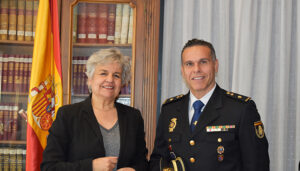 La subdelegada del Gobierno en Cuenca recibe al nuevo jefe de la Brigada Provincial de Extranjería y Fronteras de la Policía Nacional