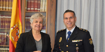 La subdelegada del Gobierno en Cuenca recibe al nuevo jefe de la Brigada Provincial de Extranjería y Fronteras de la Policía Nacional