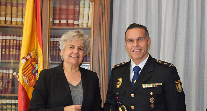 La subdelegada del Gobierno en Cuenca recibe al nuevo jefe de la Brigada Provincial de Extranjería y Fronteras de la Policía Nacional 1 La subdelegada del Gobierno en Cuenca recibe al nuevo jefe de la Brigada Provincial de Extranjería y Fronteras de la Policía Nacional