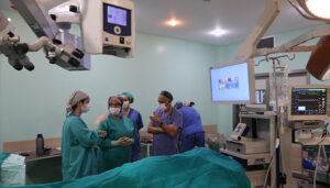 Los servicios de Otorrino y Oftalmología retoman las intervenciones endoscópicas gracias a la dotación de una torre de cirugía para el nuevo Hospital Universitario de Cuenca