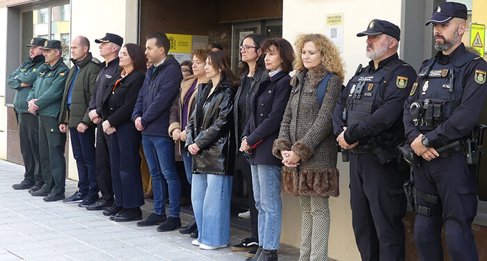 Minuto de silencio en Guadalajara por el asesinato de una niña de cinco años en el primer caso de violencia vicaria de este año