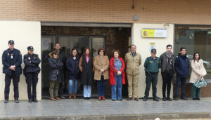 Minuto de silencio en la Subdelegación del Gobierno de Guadalajara para condenar el asesinato machista de una mujer en Las Palmas