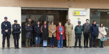 Minuto de silencio en la Subdelegación del Gobierno de Guadalajara para condenar el asesinato machista de una mujer en Las Palmas
