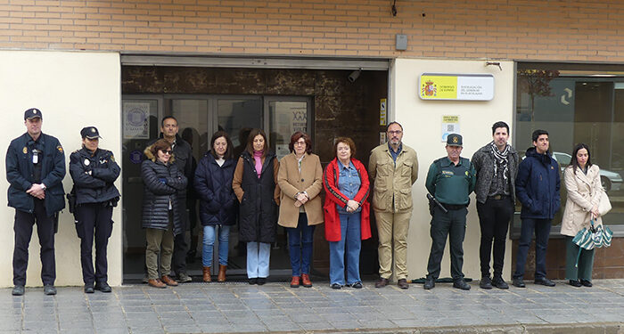 Minuto de silencio en la Subdelegación del Gobierno de Guadalajara para condenar el asesinato machista de una mujer en Las Palmas 1 Minuto de silencio en la Subdelegación del Gobierno de Guadalajara para condenar el asesinato machista de una mujer en Las Palmas