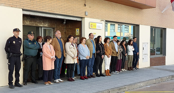 Minuto de silencio en la Subdelegación del Gobierno de Guadalajara para condenar el asesinato machista de una mujer en Ourense 1 Minuto de silencio en la Subdelegación del Gobierno de Guadalajara para condenar el asesinato machista de una mujer en Ourense