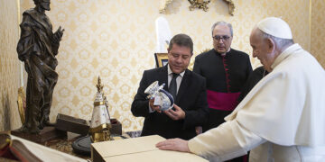 Page lamenta la muerte del Papa Francisco, un “buen hombre” a quien se va a recordar “por su clara vocación social”
