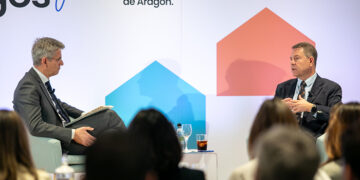 Page presenta, en Zaragoza, a una región que es líder en España en confianza empresarial y se sitúa a 10 puntos de la media nacional