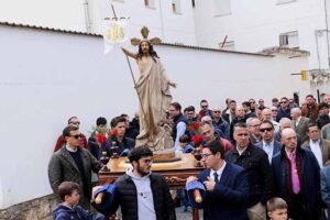 Pareja celebra una Semana Santa participativa, con tradición, cultura y deporte como protagonistas
